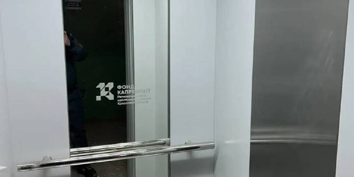 В доме на Малаховской полностью обновили лифты