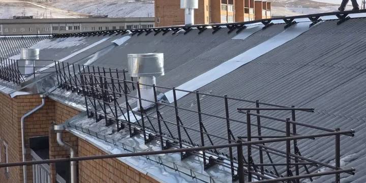 В Красноярске успешно завершен капитальный ремонт крыши: ул. Железнодорожников, 21